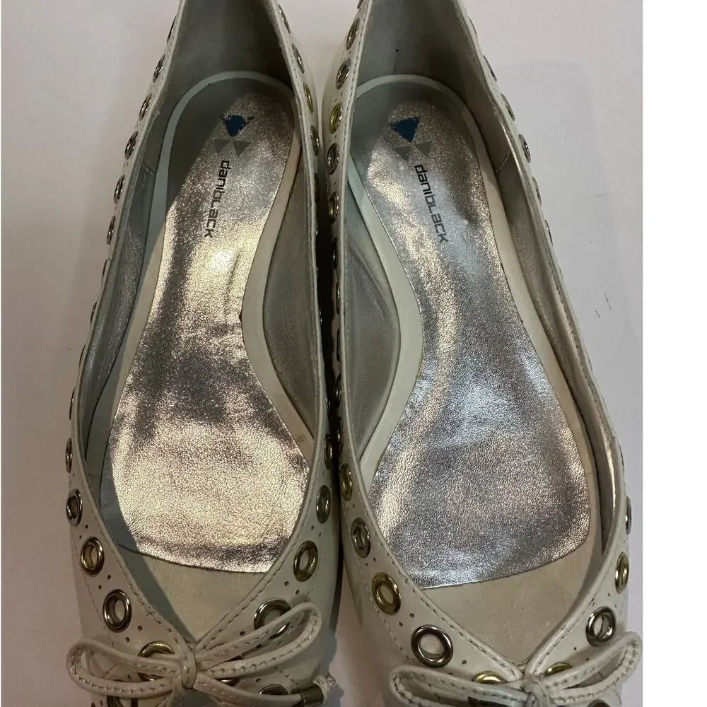 daniblack Leather Grommet Peep Toe Flats Women's 7.5 Cream Edgy Chic Mixed Metal